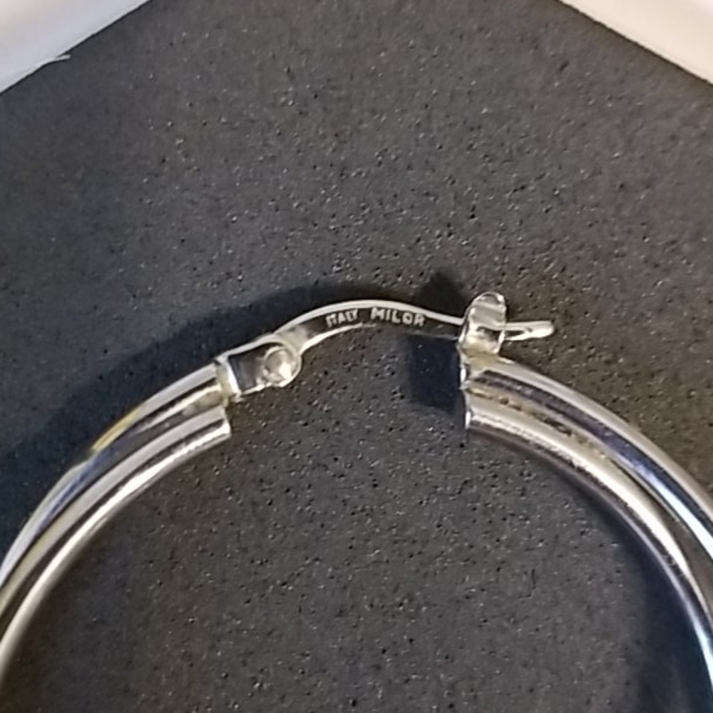 <ITALY MILOR> Criss-Crossed Stainless Steel Hoops - Picture 5 of 16